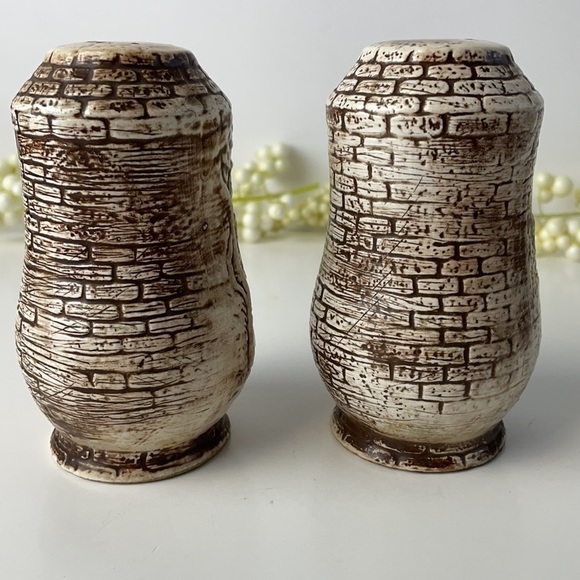 Vintage Country Charm Large Salt and Pepper Shakers - Picture 7 of 14